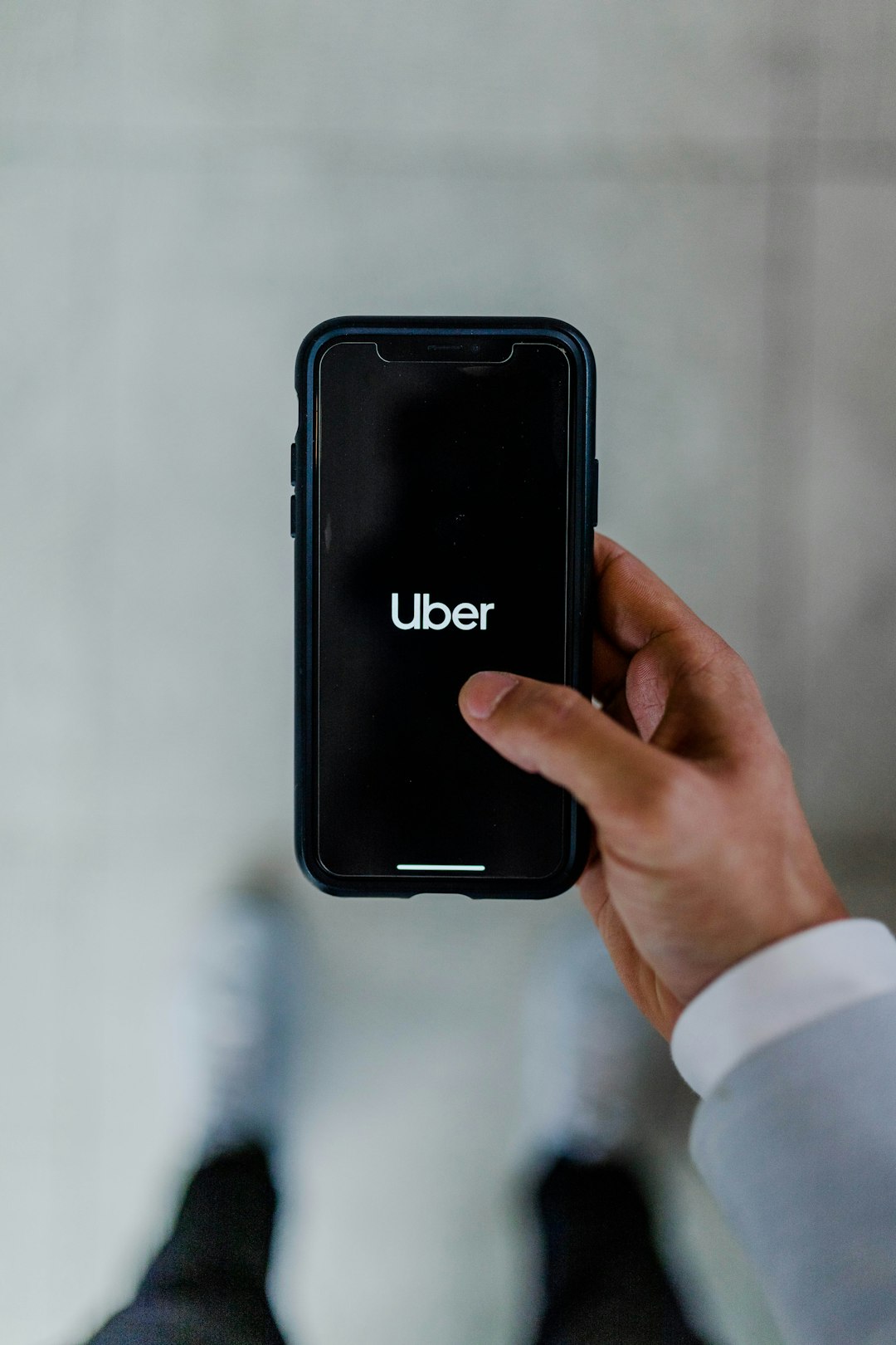 Uber apuesta por enfoque selectivo y robotaxis en 2026